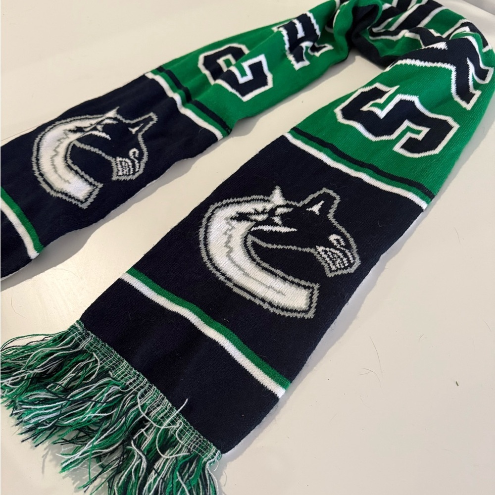 Canucks Reversible skate and orca Canucks Scarf one size - Picture 6 of 7